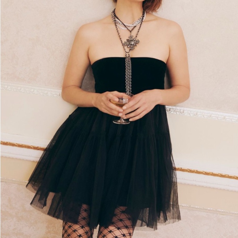 Elegant Black Strapless Dress